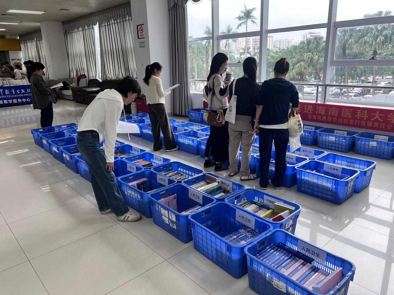 ��ʮ�߽캣������ڸ�У��Ʒ�̲�Ѳչ��ں���ҽ�ƴ�ѧ�ɹ��ٰ�